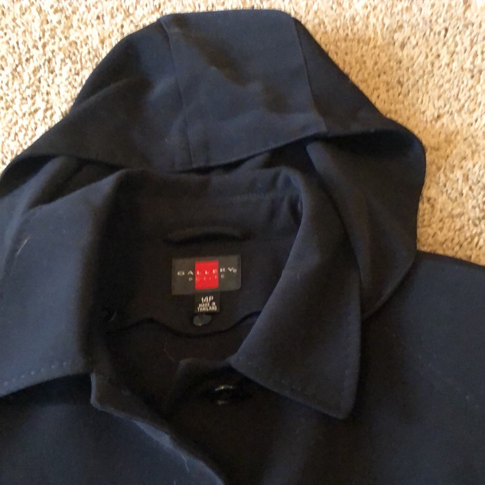 Full length Gallery Coat. Barely worn. - Picture 2 of 6